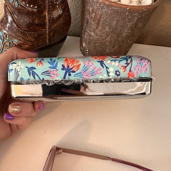 LULAROE Cateye sunglasses - Picture 7 of 9